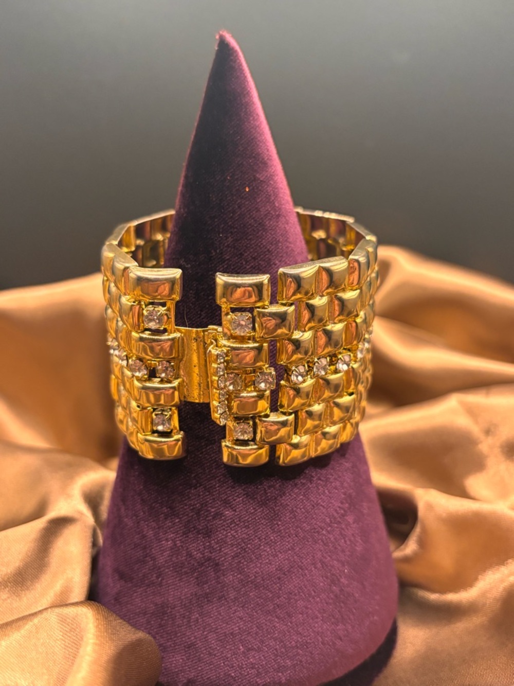 Chunky Gold Statement Bracelet Wide Link Rhinestone Center Glam Vintage Style - Picture 3 of 5